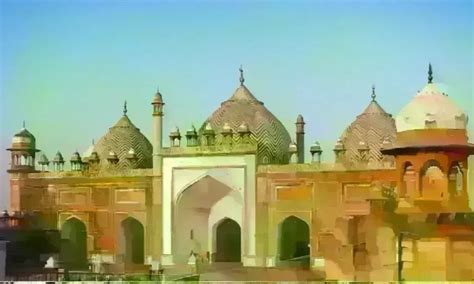 जामा मस्जिद प्रकरण में मुस्लिम पक्ष को झटका, सीढ़ियों में भगवान केशव ...