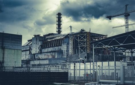 Exploding fourth reactor of the chernobyl nuclear power plant | Premium ...