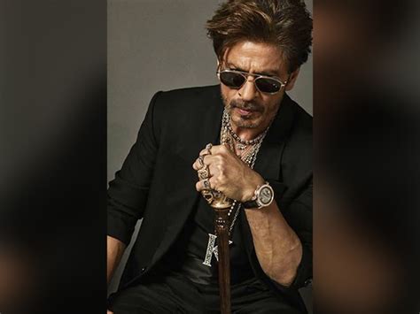 Troll tells SRK to "retire," superstar fires back with hilarious "tere ...
