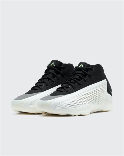 ANT-MAN'S FIRST SIGNATURE | BSTN Chronicles