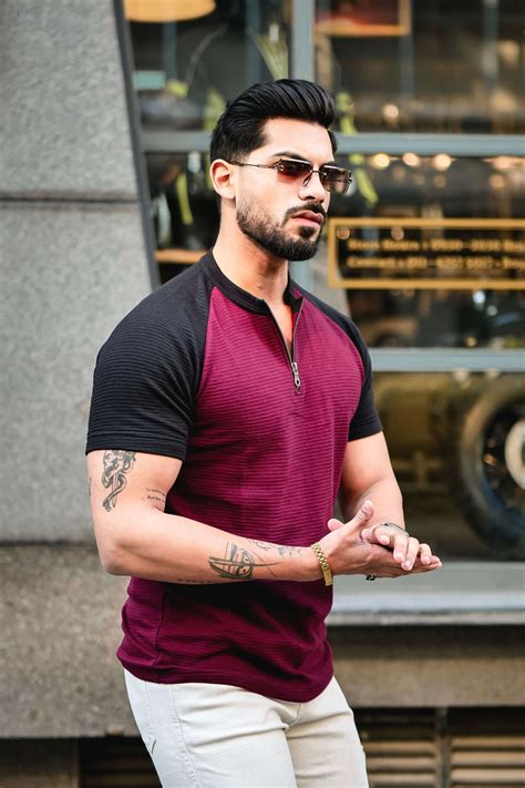 Wine Black Self Design Color Block Zipper T-Shirt – Gritstones