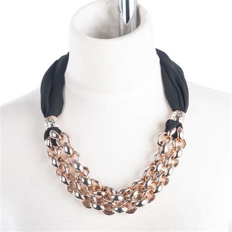 How To Wear Scarf With Necklace at Jamie Mealmaker blog