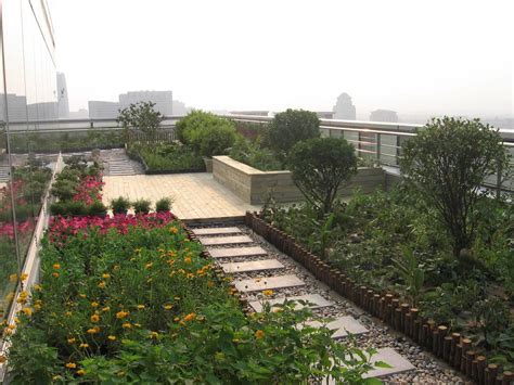 最实用的楼顶花园_楼顶天台花园设计方案实景图 4款家庭别墅楼顶带阁(3)_中国排行网