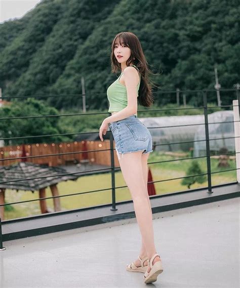 性感韩国美女蜜桃臀牛仔裤写真_高清-可爱小图片