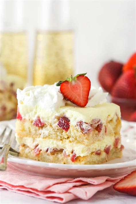 Strawberry Champagne Tiramisu - Food Crazies