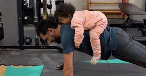 Video: Fifty-seven-year-old does push-ups with a toddler on his back