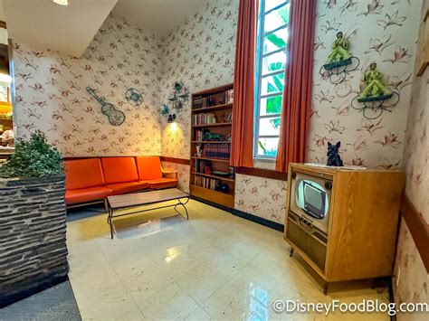 FULL REVIEW! We Ate EVERYTHING at '50s Prime Time Cafe in Disney's ...