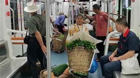 北京警方:新规实施以来已制止在地铁列车进食13起|北京警方|乘务|地铁列车_新浪新闻