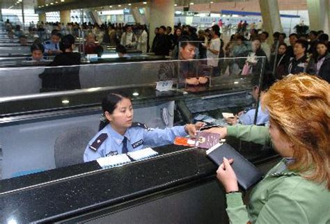 五一小长假首日！上海两大机场迎来出入境客流高峰_城事 _ 文汇网
