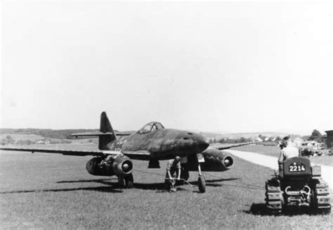 22 Stunning Pictures of the Legendary Me-262, the First Jet Aircraft ...