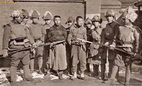 实拍1932年日伪军 用铡刀铡死义勇军战士