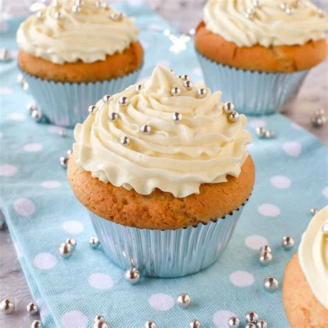 Vanilla Cupcakes made from scratch | Marcellina In Cucina