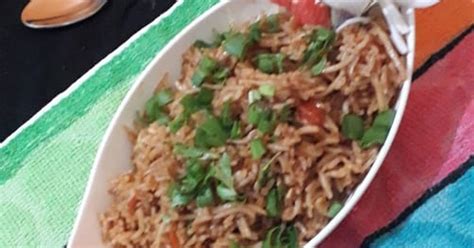 Triple schezwan fried rice Recipe by Urja Jeswani - Cookpad