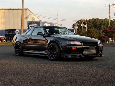 Download wallpaper 1400x1050 nissan skyline gt-r, nissan, black ...