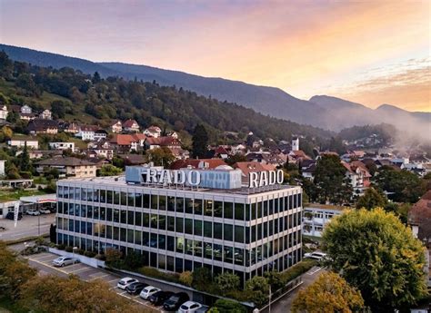 Descubra nuestros relojes suizos de diseño elaborados en cerámica ...