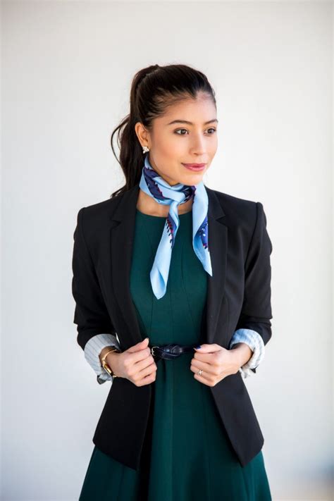 Attractive Woman Business Casual 的图像结果