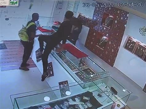 Robbery of jewelers in Dindoli area in broad daylight, arrest of ...