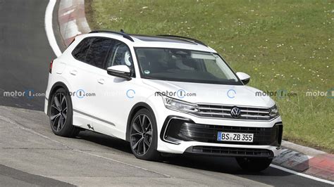 Volkswagen Tiguan 2024 тестируется в обновленной версии