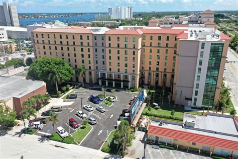 PALM BEACH ATLANTIC UNIVERSITY STUDENT RESIDENCE HALL - Hedrick Brothers Construction