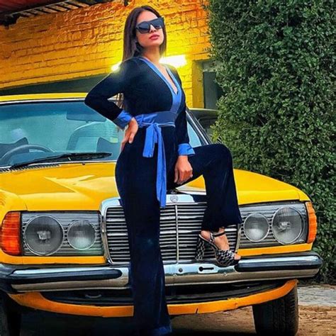 5ft 7 inche fame actress Neha Malik Rocking on Instagram in her latest ...