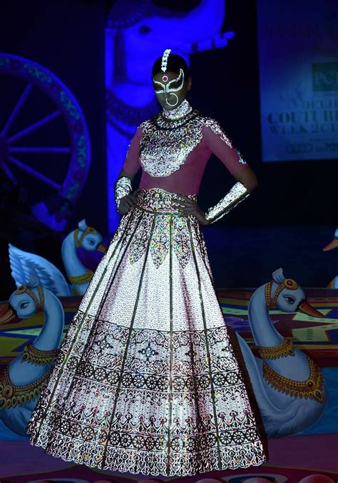 A couture inspired by Goddesses and kistch