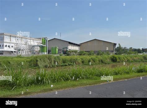 Factory Outside View 的图像结果
