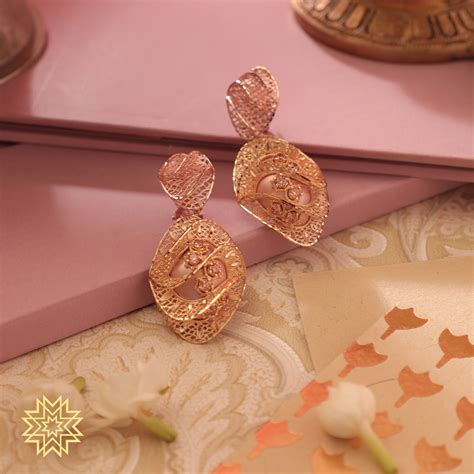 Buy Gold Earrings Online | Gold Earrings by Manubhai.
