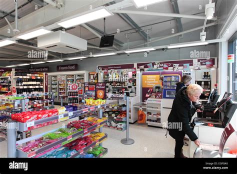 Sainsbury's Local Store 的图像结果