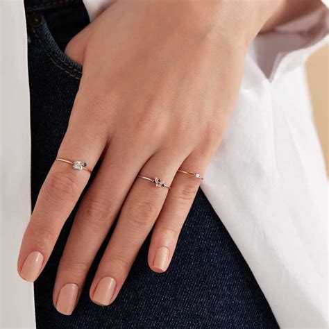 Seed 0.17 CT Blue Sapphire and Baguette Cut Diamond Ring