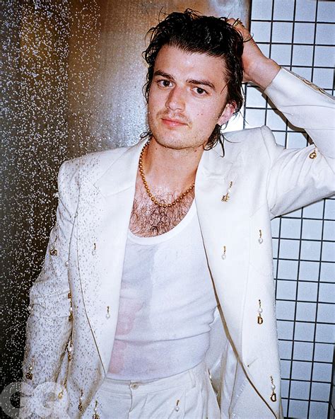 "Yeah it's me, don't cream your pants" — Joe Keery: Shirtless Gym ...