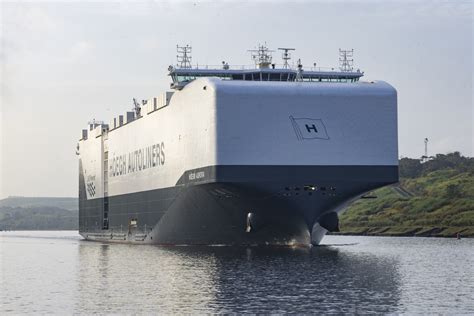 Panama Canal Welcomes Hoegh Aurora, the World’s Largest Car Carrier ...