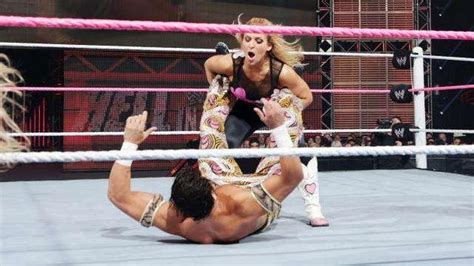 性醜聞！WWE女星一口咬定：某些女人的冠軍是「一路睡上去的」！ - 每日頭條