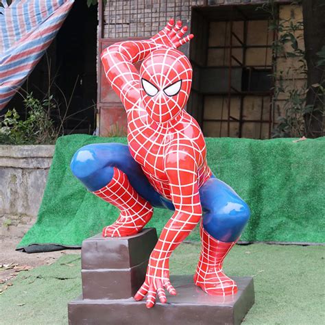 玻璃钢卡通雕塑蜘蛛侠在大型游乐场高空守护你 - 深圳市创鼎盛玻璃钢装饰工程有限公司