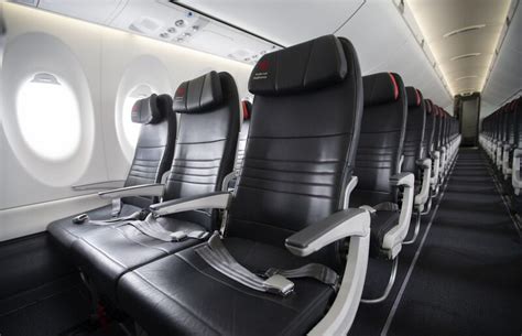 Menos vuelos y tarifas más altas convierten los viajes en avión en un ...