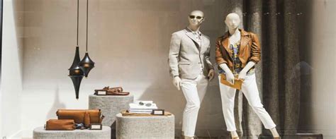 Small Cloth Shop Interior Designs Ideas that Win Customers & Boost Sales