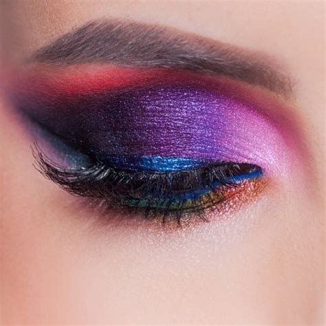 6 Colorful Eyeshadow Looks for Spring Summer 2022 – Faces Canada