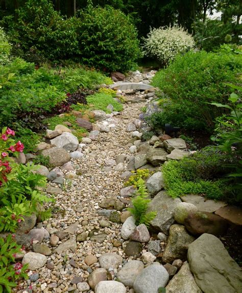 20 Incredibly Creative Dry Creek Bed Landscaping Ideas