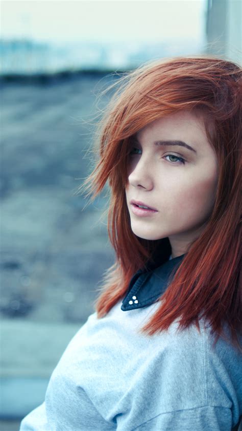 Download wallpaper girl, red, on the roof, section girls in resolution ...