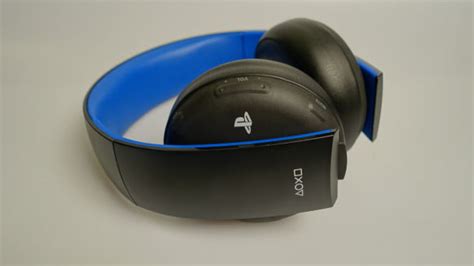 PlayStation gold wireless stereo headset for PS4 hands-on
