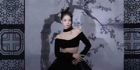 BLACKPINK'S Jisoo becomes the first female K-Pop soloist to cross the 1 ...