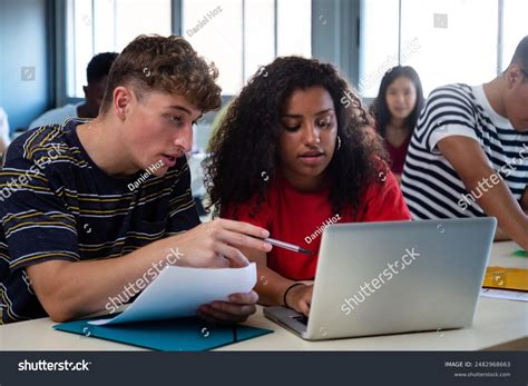 Students Using Technology 的图像结果