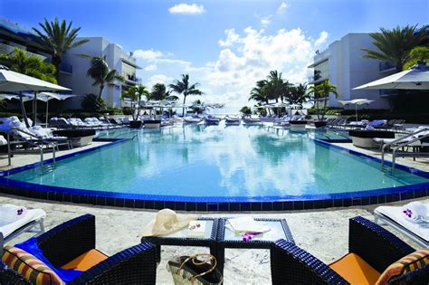 Four Seasons Hotel Miami vs The Ritz-Carlton South Beach