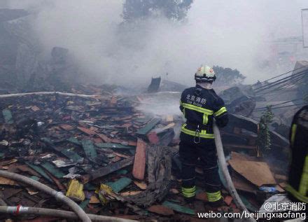 北京大红门起火木材厂明火被扑灭 无人员伤亡|北京|火灾_新浪新闻