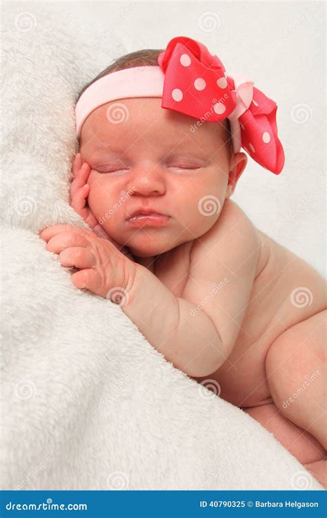 新出生的女孩 库存图片. 图片 包括有 敬慕, 空间, 眼睛, 人员, 无辜, 方式, 闭合, 休眠, 表面 - 40790325