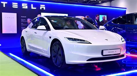 Tesla EV sales decline, miss expectations in Q1