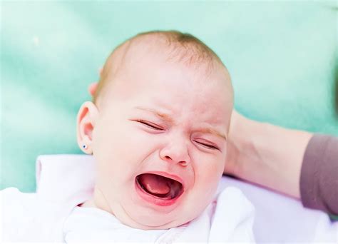 一个多月大的婴儿会伤心吗 月嫂走了宝宝一直哭怎么办 _八宝网