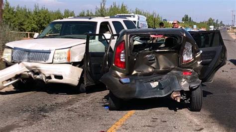 Woman passenger dies in three-vehicle crash in Fresno | Fresno Bee