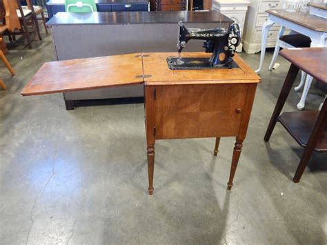 ANTIQUE ELECTRIC SINGER SEWING MACHINE IN TABLE