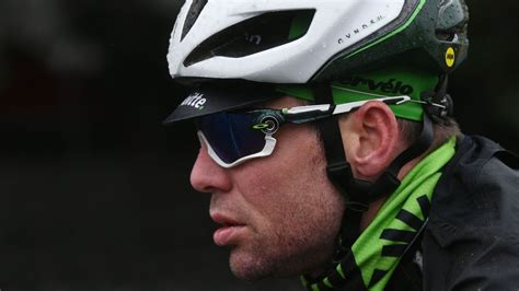 Mark Cavendish avoids serious injury after heavy crash in final stages ...