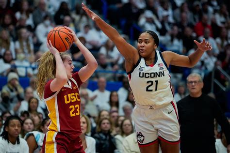 USC vs. UConn women's basketball Predictions, Odds & Picks for March 31 ...